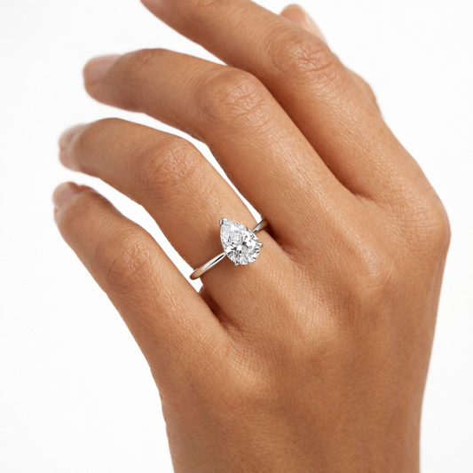 Glitz Eclat Pear Ring